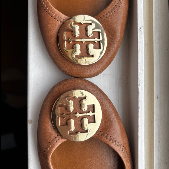 Tory Burch Tan Leather Flats with Gold Logo - Picture 1 of 7